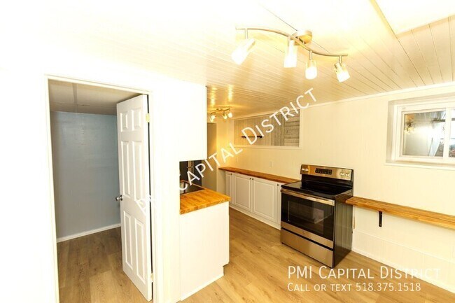 Foto del edificio - Recently renovated, modern 2-bedroom apart...