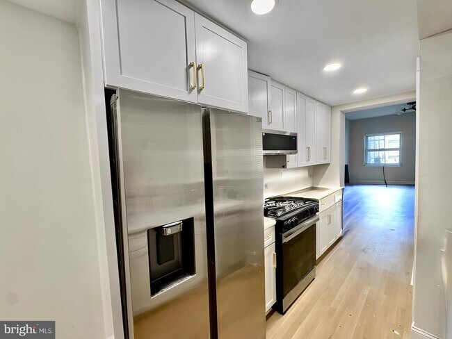 Foto del edificio - 1017 Kenyon St NW