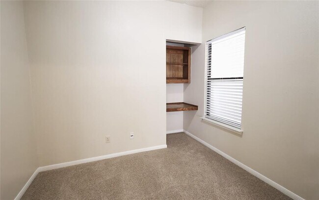 Foto del edificio - 3840 Far W Blvd