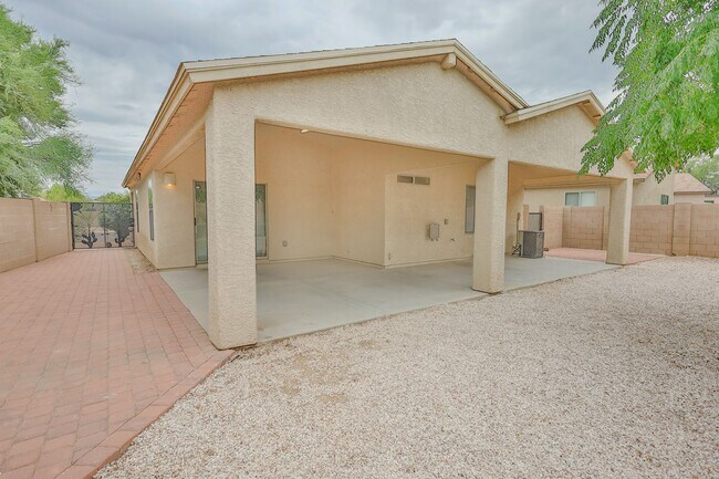 Foto del edificio - 3 bedroom, 2 bath