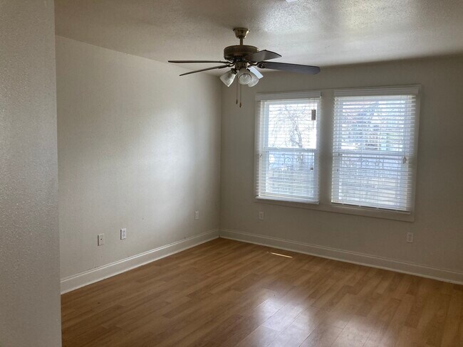 Bedroom - 4923 Western St