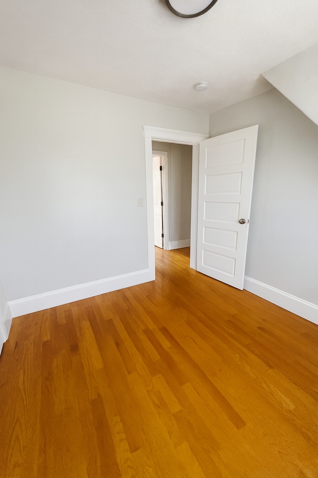 Building Photo - 42 Raddin Grove Ave