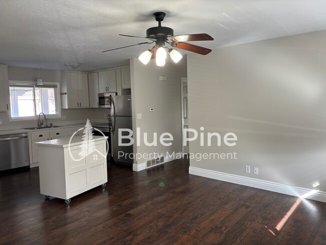 Building Photo - 740 Terrace Dr