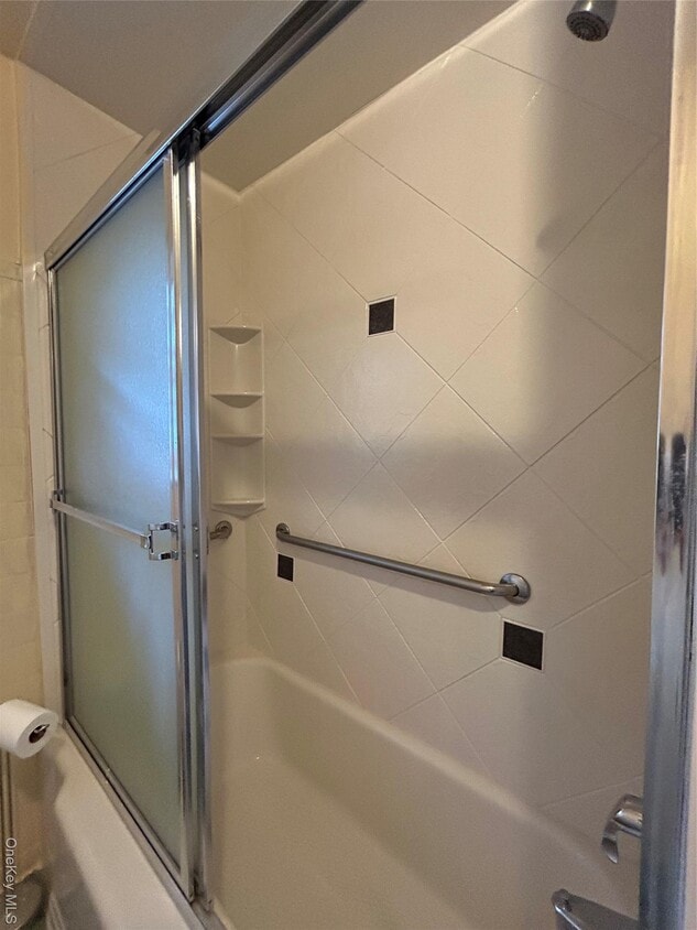 Building Photo - 29 May St