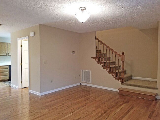 Building Photo - 807 Edgemont N St NE