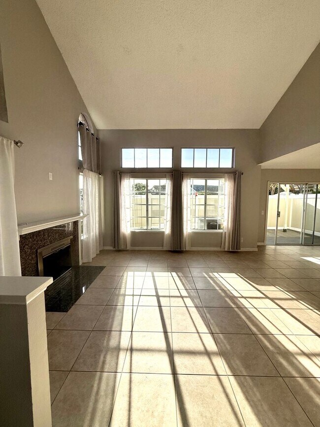 Foto del edificio - Welcome to your beautifully upgraded home ...