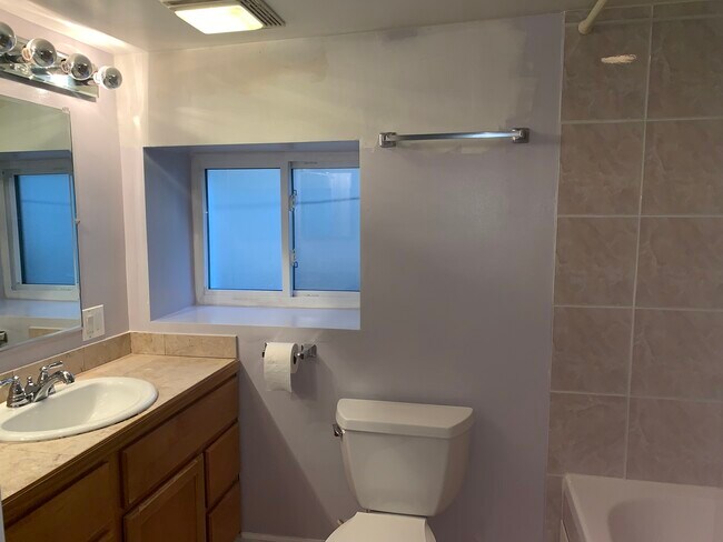 Foto del edificio - 2928 N Talman Ave