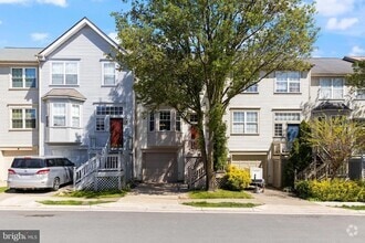 Building Photo - 104 Frazer Dr