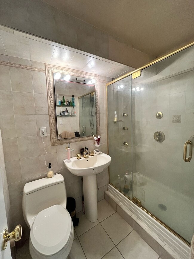 Bathroom - 6515 Boulevard E