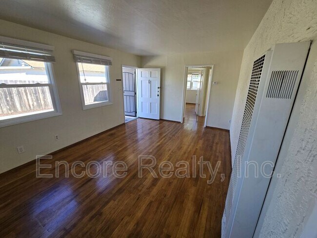 Foto del edificio - 588 1/2 McIntosh St