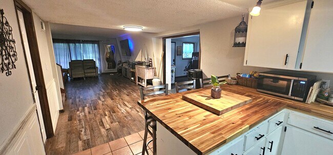 Foto del edificio - 4 Bedroom Cabin Style Rental in Port ST John