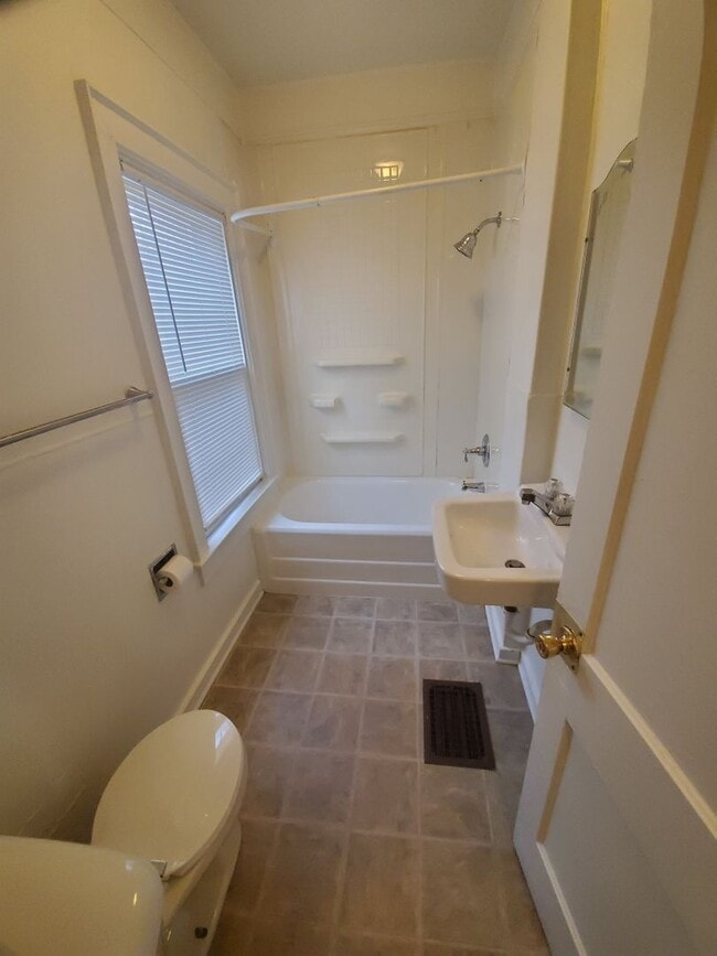 Foto del edificio - 1168 Shawano Ave