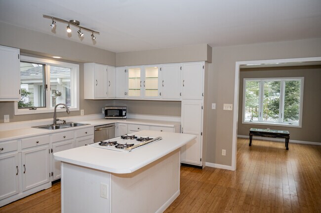Foto del edificio - 2335 N Arbutus Lake Rd