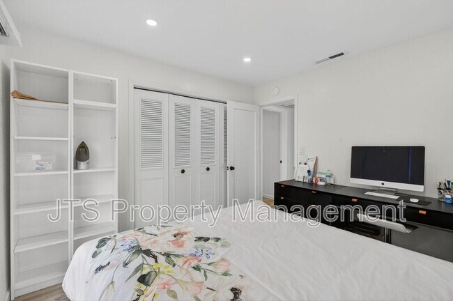 Foto del edificio - 6120 Westview Way