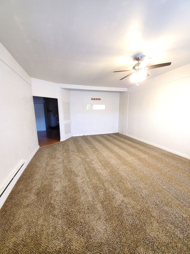 Foto del edificio - 2 Bedroom for Rent in Warden