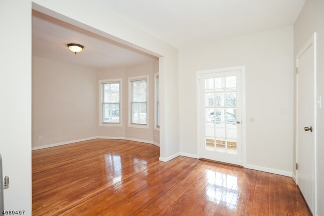 Building Photo - 147 Claremont Ave