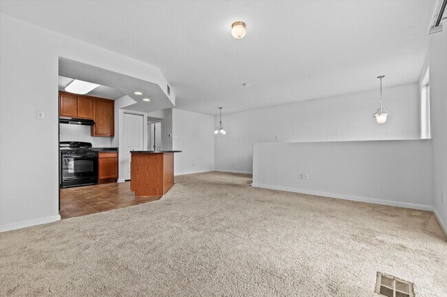 Foto del edificio - 2 Bedroom 2 Bathroom Duplex in Blanco Rive...