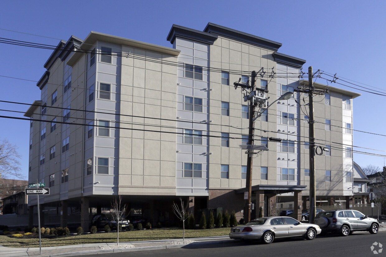 Building Photo - 737 N Broad St