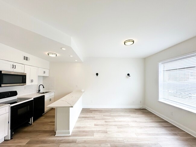 Building Photo - 2747 Armand Pl