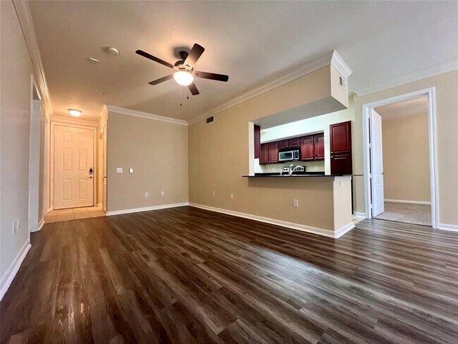 Building Photo - 7575 Kirby Dr