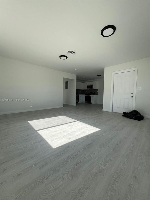 Foto del edificio - 1831 NE 56th St