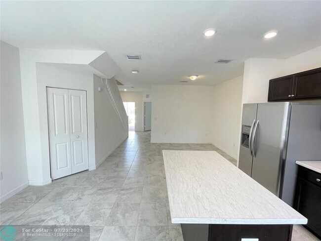 Building Photo - 346 NE 208th Terrace