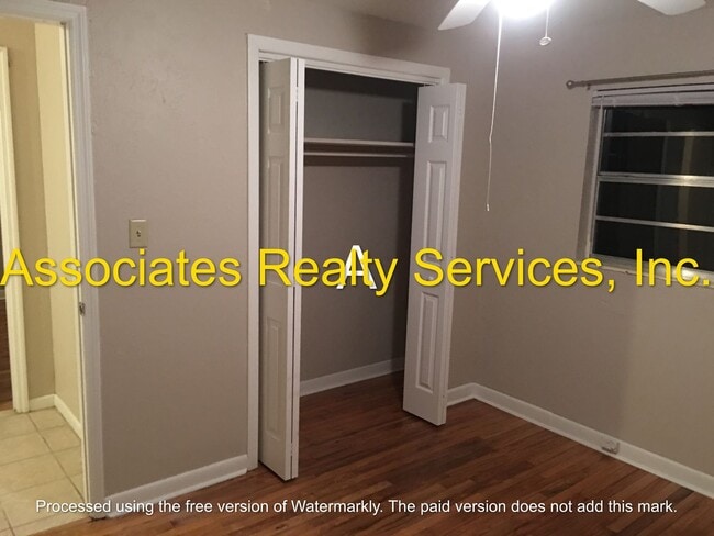 Building Photo - 3 bed 1 bath in the SE,