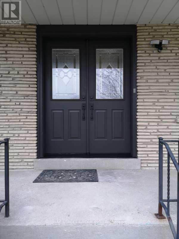 Building Photo - 58 Erinlea Crescent