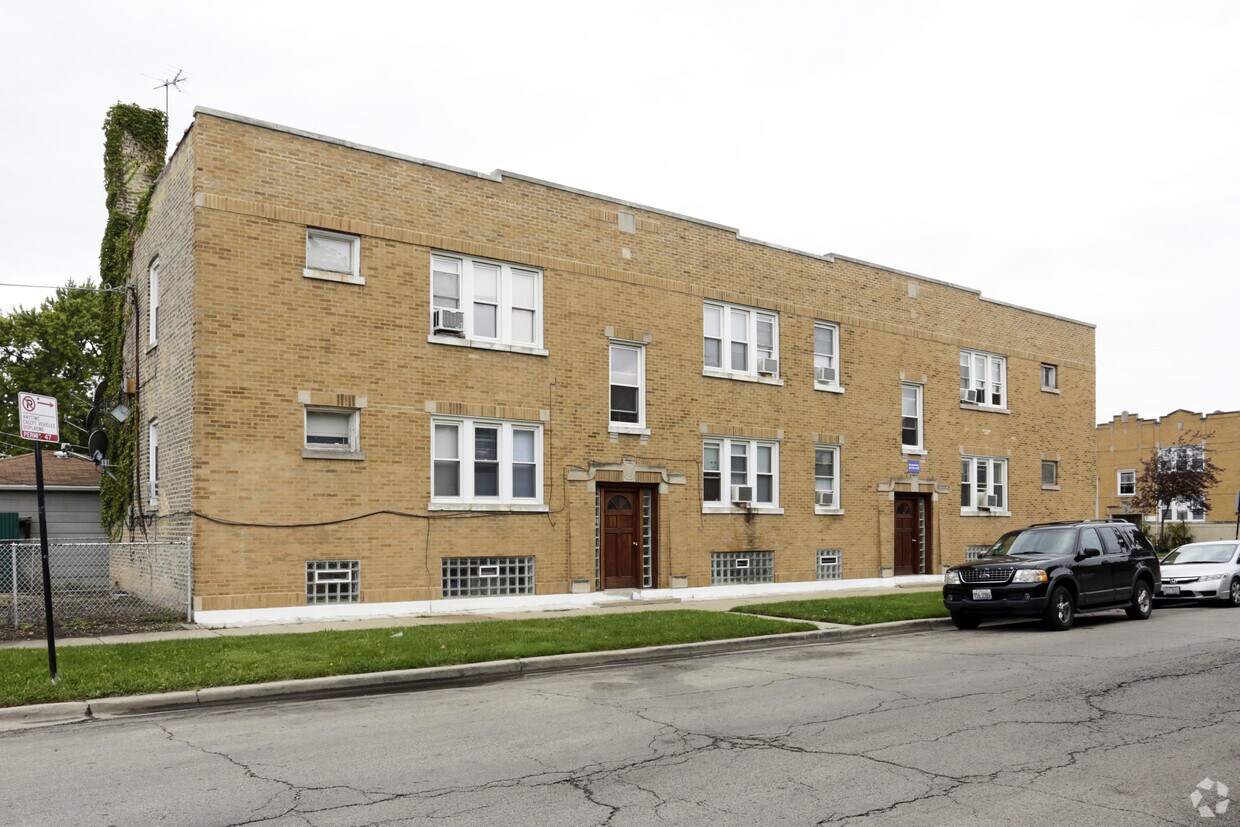 Building Photo - 3214-3224 N Linder Ave