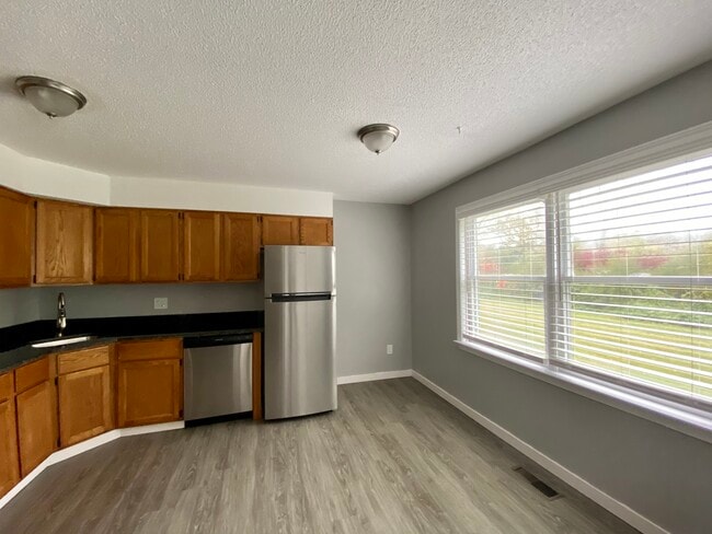 KITCHEN/F-H - Marshfield Apartments