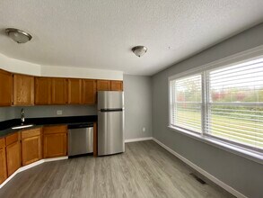 KITCHEN/F-H - Marshfield Apartments