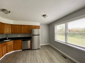 KITCHEN/F-H - Marshfield Apartments