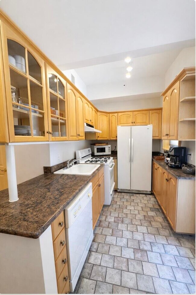 Building Photo - 637 Bloomfield St