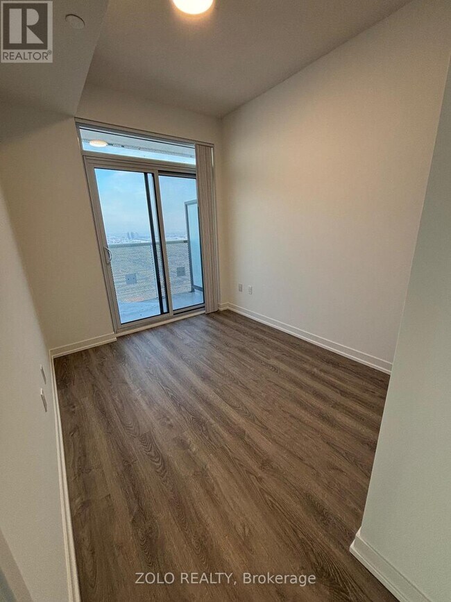 Photo du bâtiment - 8 Interchange Wy