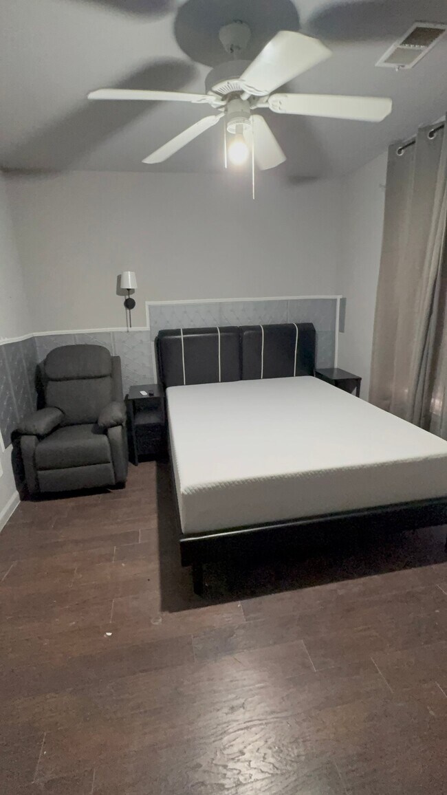 Foto del edificio - 1427 Amaryllis Way