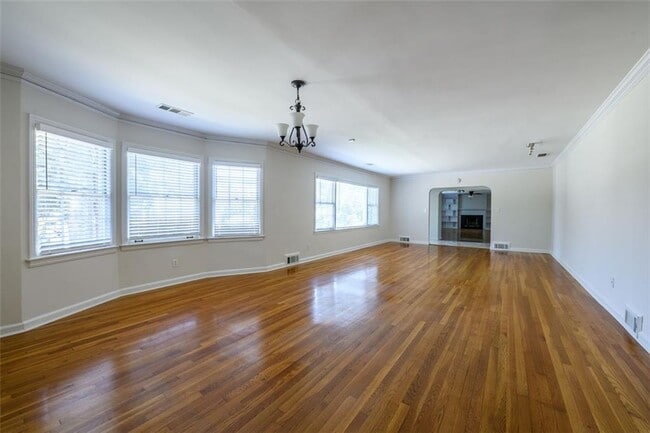 Foto del edificio - 1205 Spring Valley Ln NE