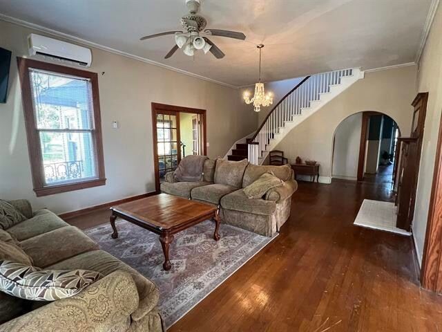 Foto del edificio - 305 W Main St