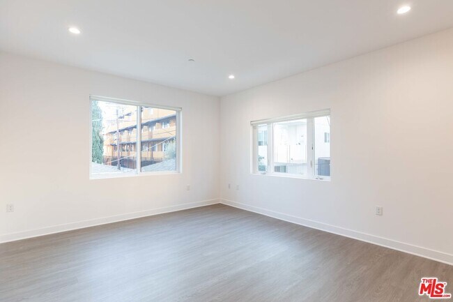 Foto del edificio - 843 Wilcox Ave