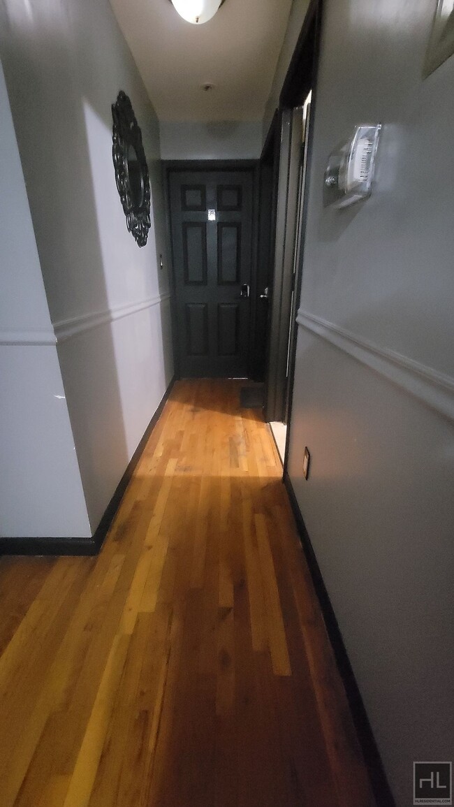 Foto del edificio - BUDGET FRIENDLY ROOM FOR RENT IN EAST NEW ...