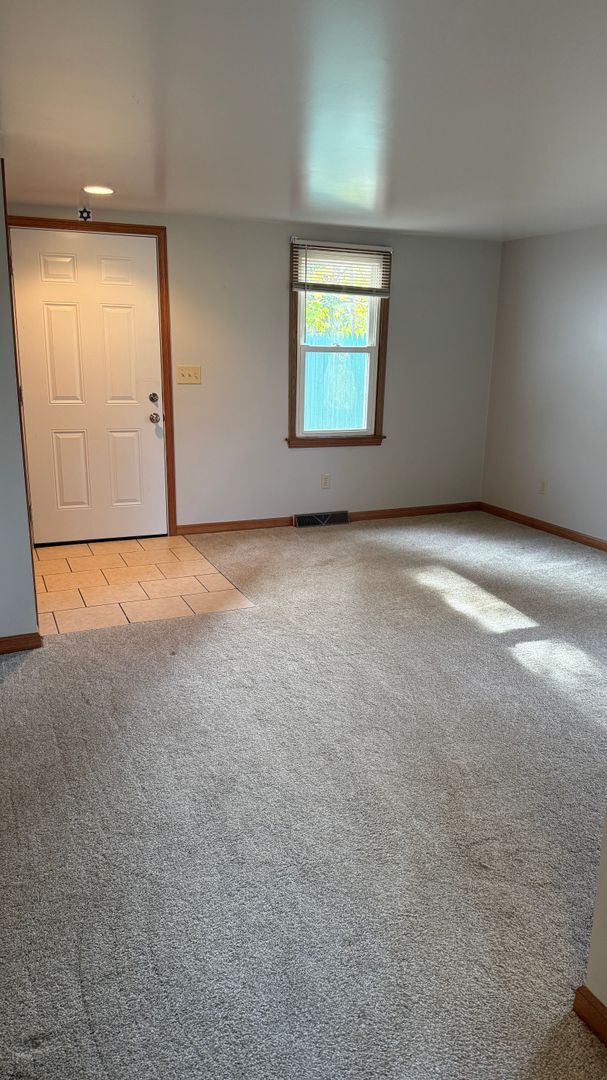 Building Photo - 1 bedroom ranch style home ready now!