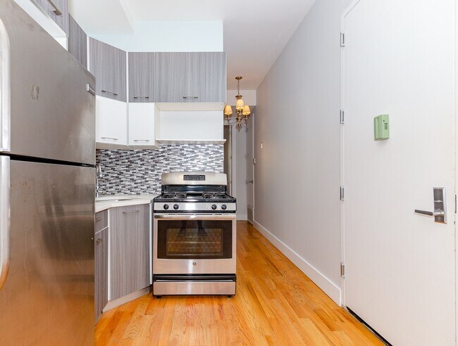 Building Photo - 219 Troutman St
