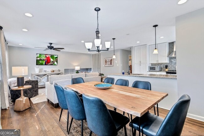 Building Photo - 2480 Powers Ferry Dr SE