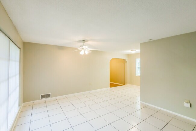 Foto del edificio - 6885 NW 27th Ct