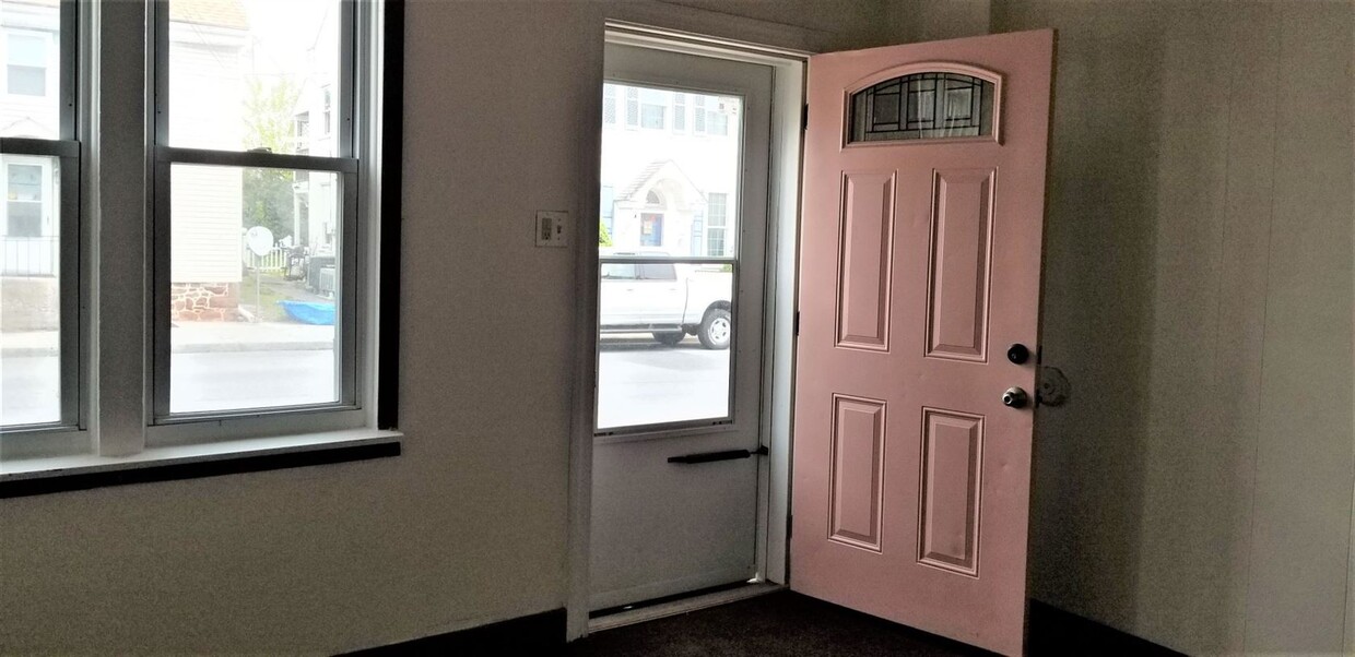 Foto principal - 2 br, 1.5 bath House - 311 N PINE ST