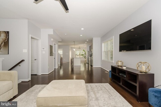 Foto del edificio - 7523 Holly Ridge Dr