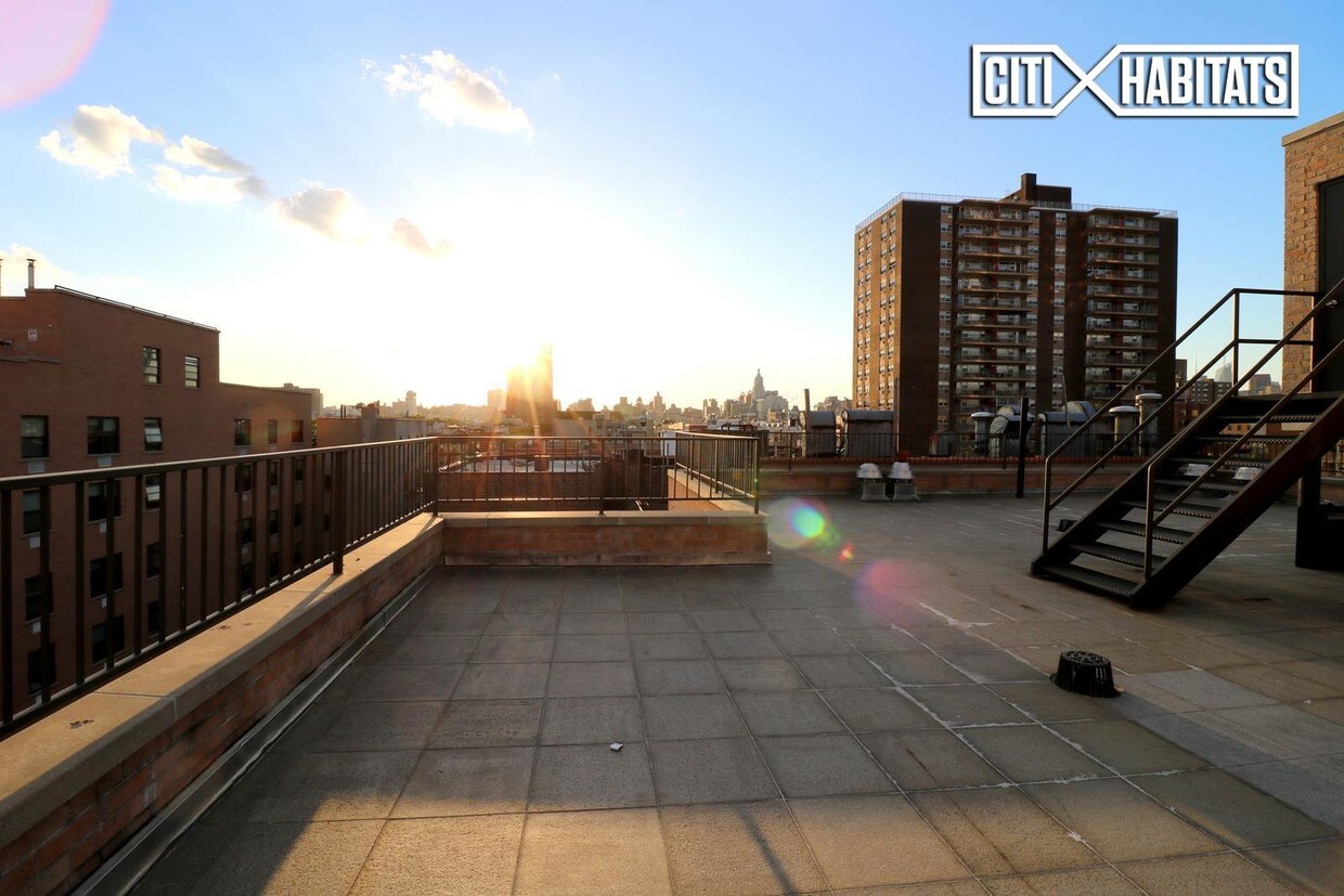 Foto principal - 424 E 10th St