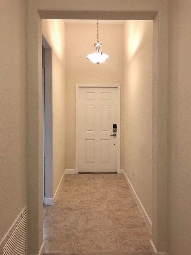 Foto del edificio - Beautiful 3/2 Spacious Home with a Covered...