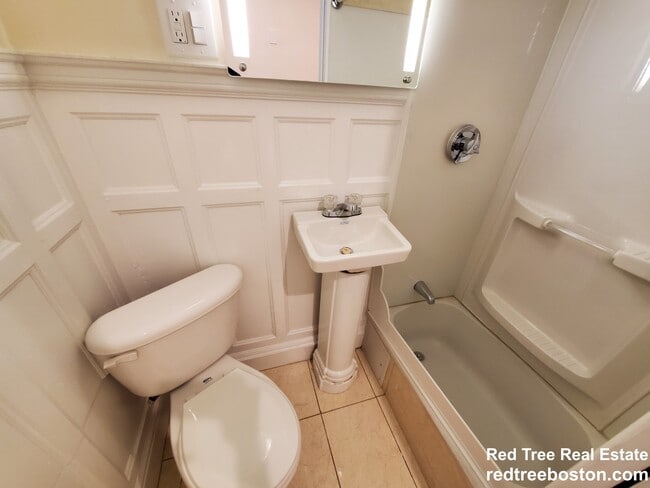 Foto del edificio - 1616 Beacon St