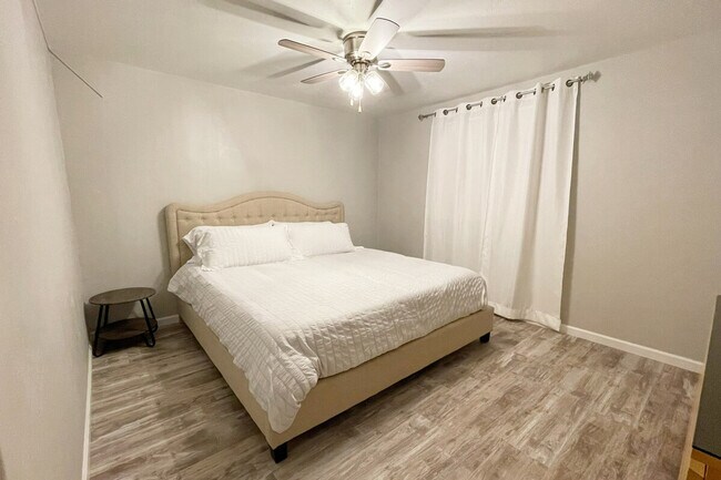 Foto del edificio - 915 W Whittier Dr