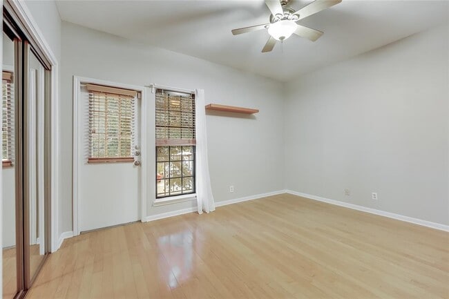 Building Photo - 1307 Kinney Ave